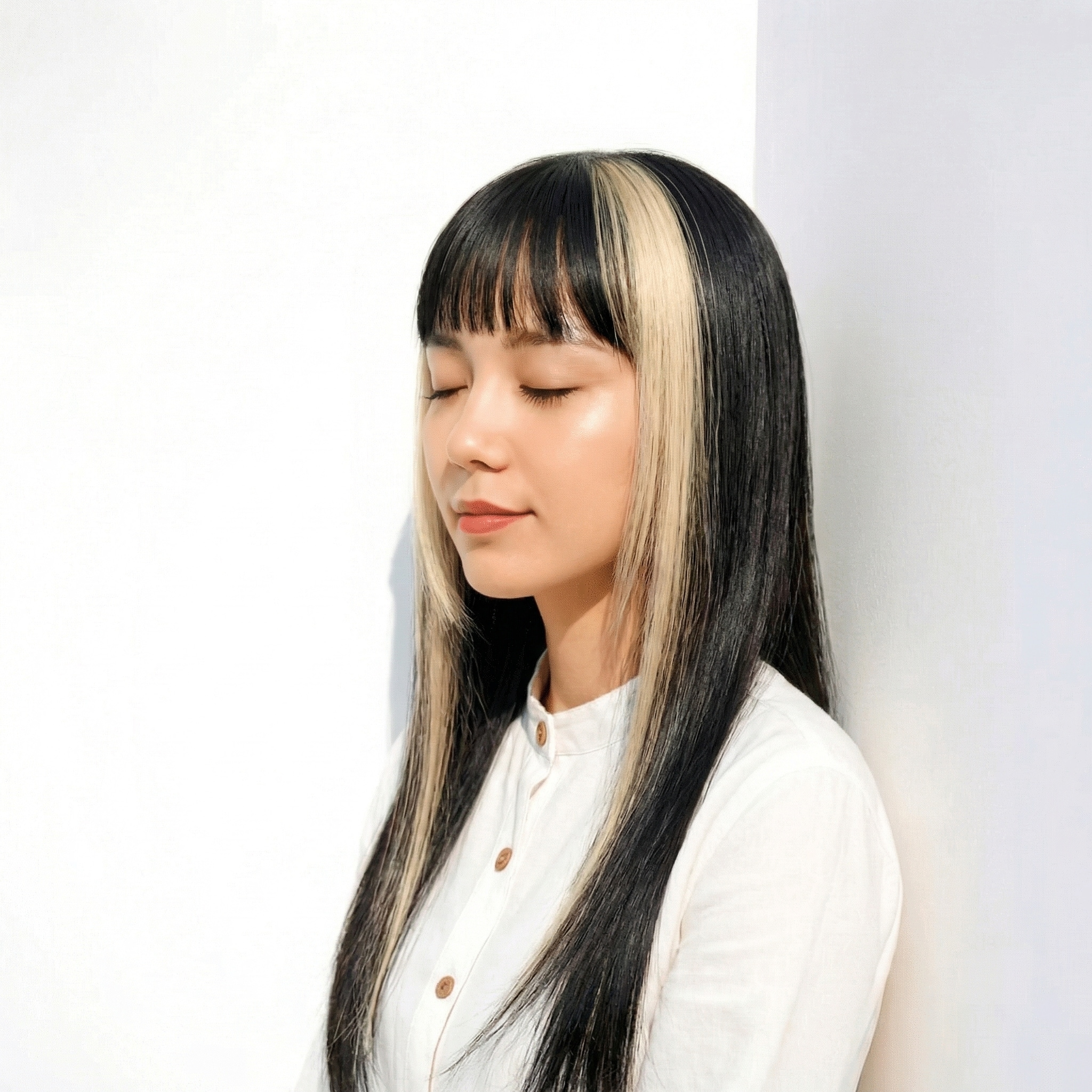 11. ロングに映えるフェイスフレーミングでコントラストを楽しむデザイン