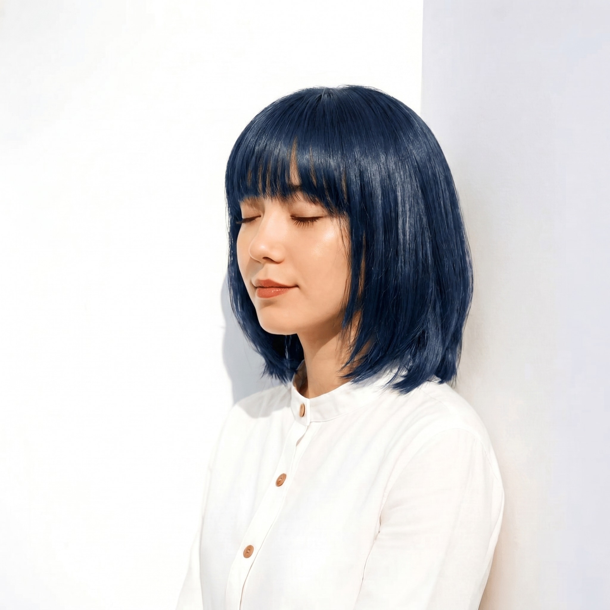 3._ブルーグレー_丸みボブ_小顔見せ_シルエットが整いフェミニンに仕上がる