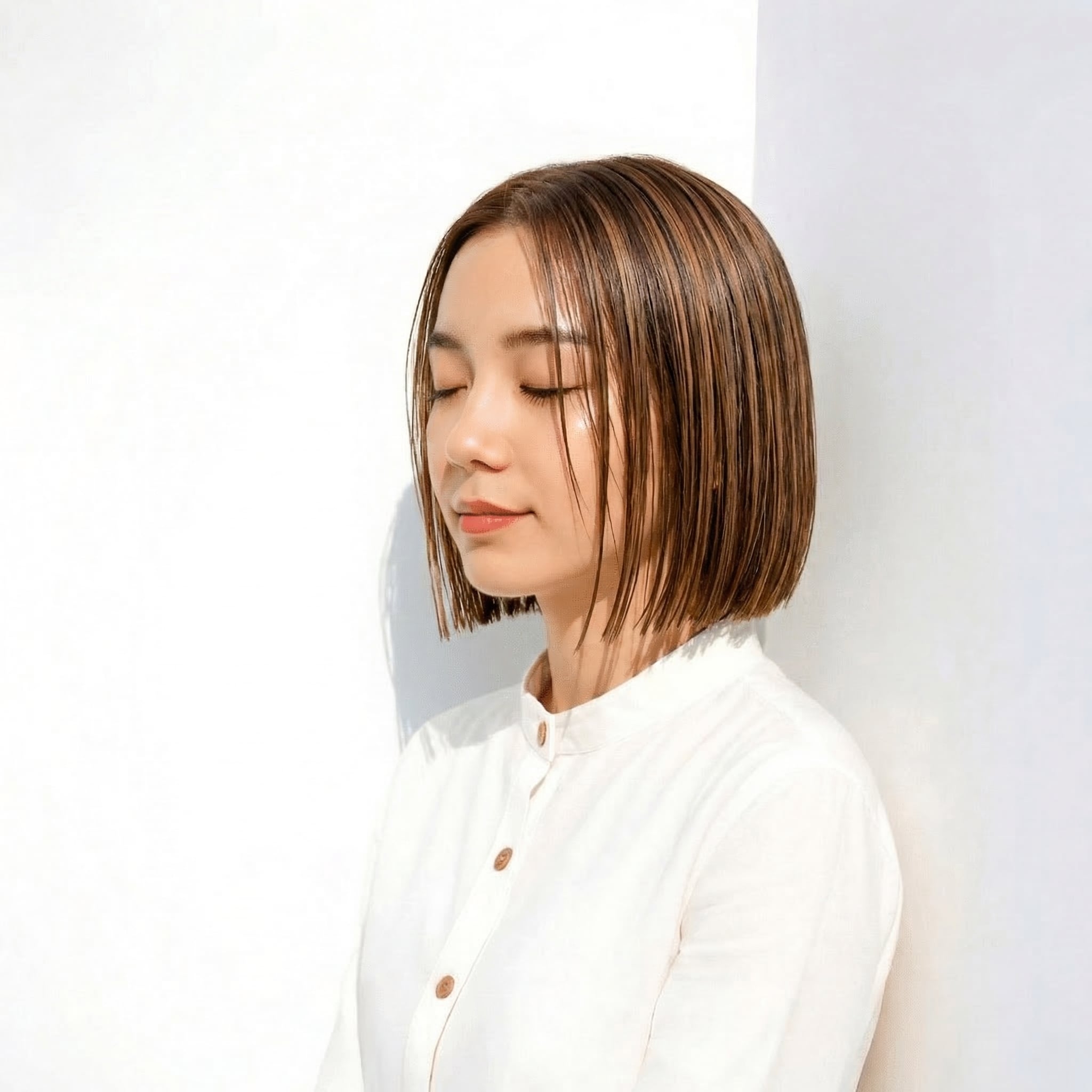 13. タイトに決まる切りっぱなしぱっつんボブ