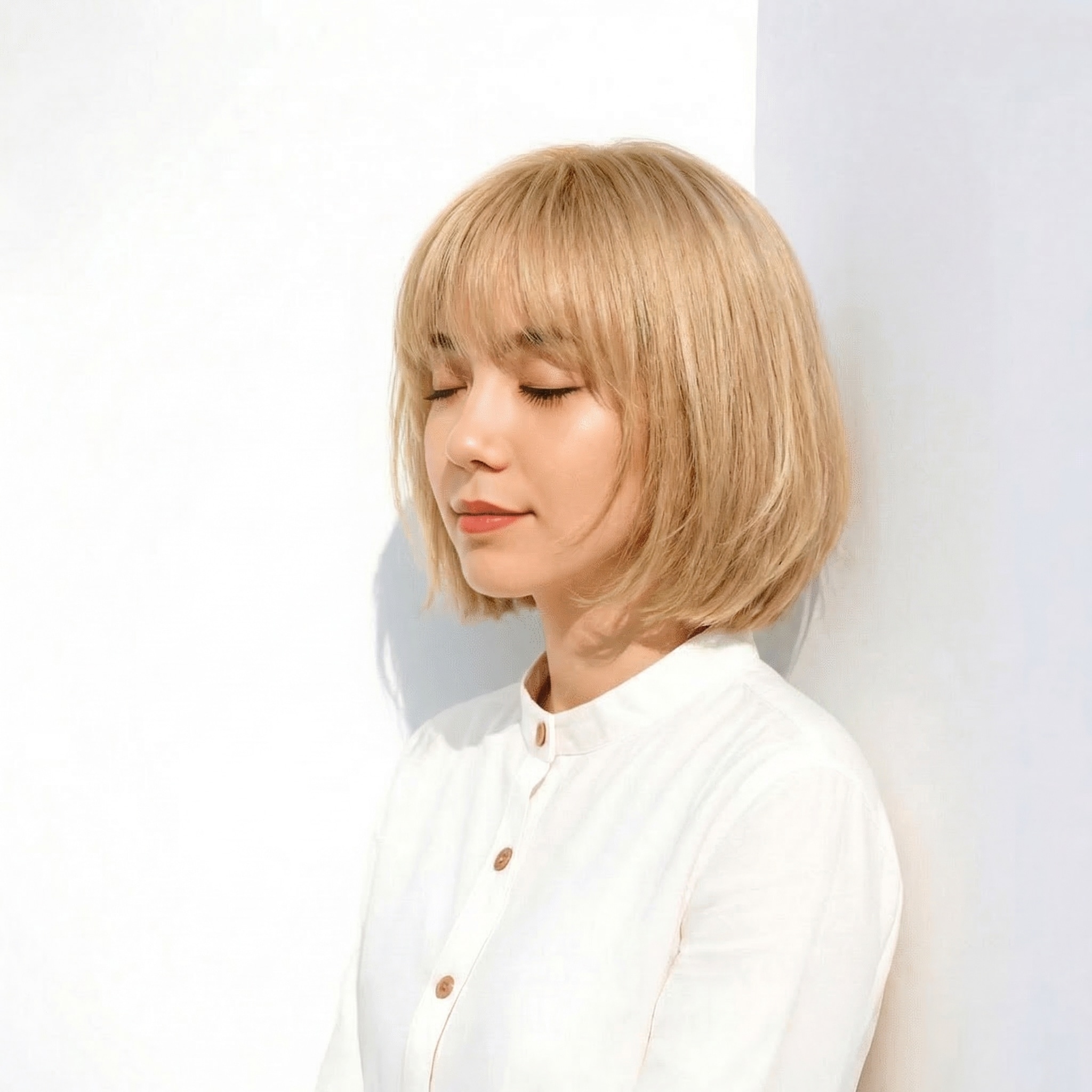 16. やわらかくまとまるナチュラル切りっぱなしボブ