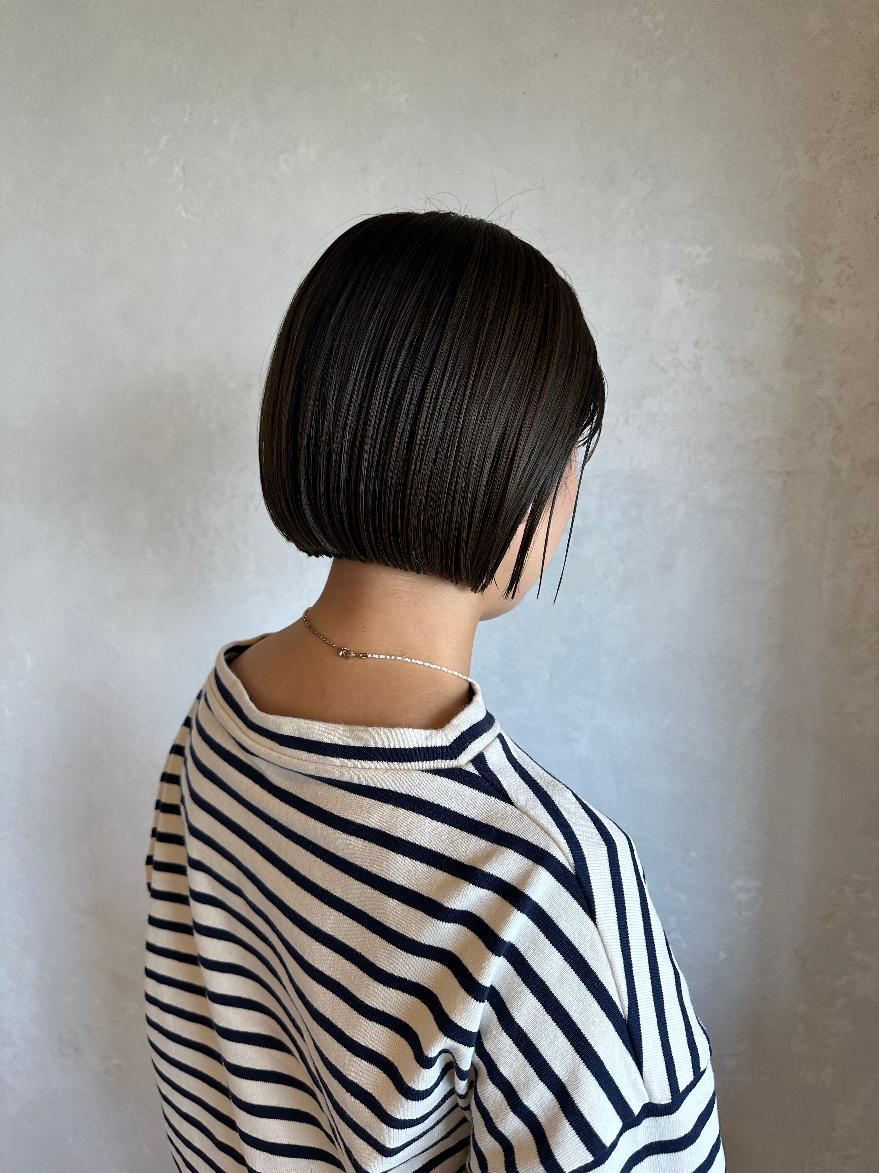 ⑨オリーブアッシュ：赤みオフの定番ヘアカラー。清潔感のある寒色で肌トーンが明るく！