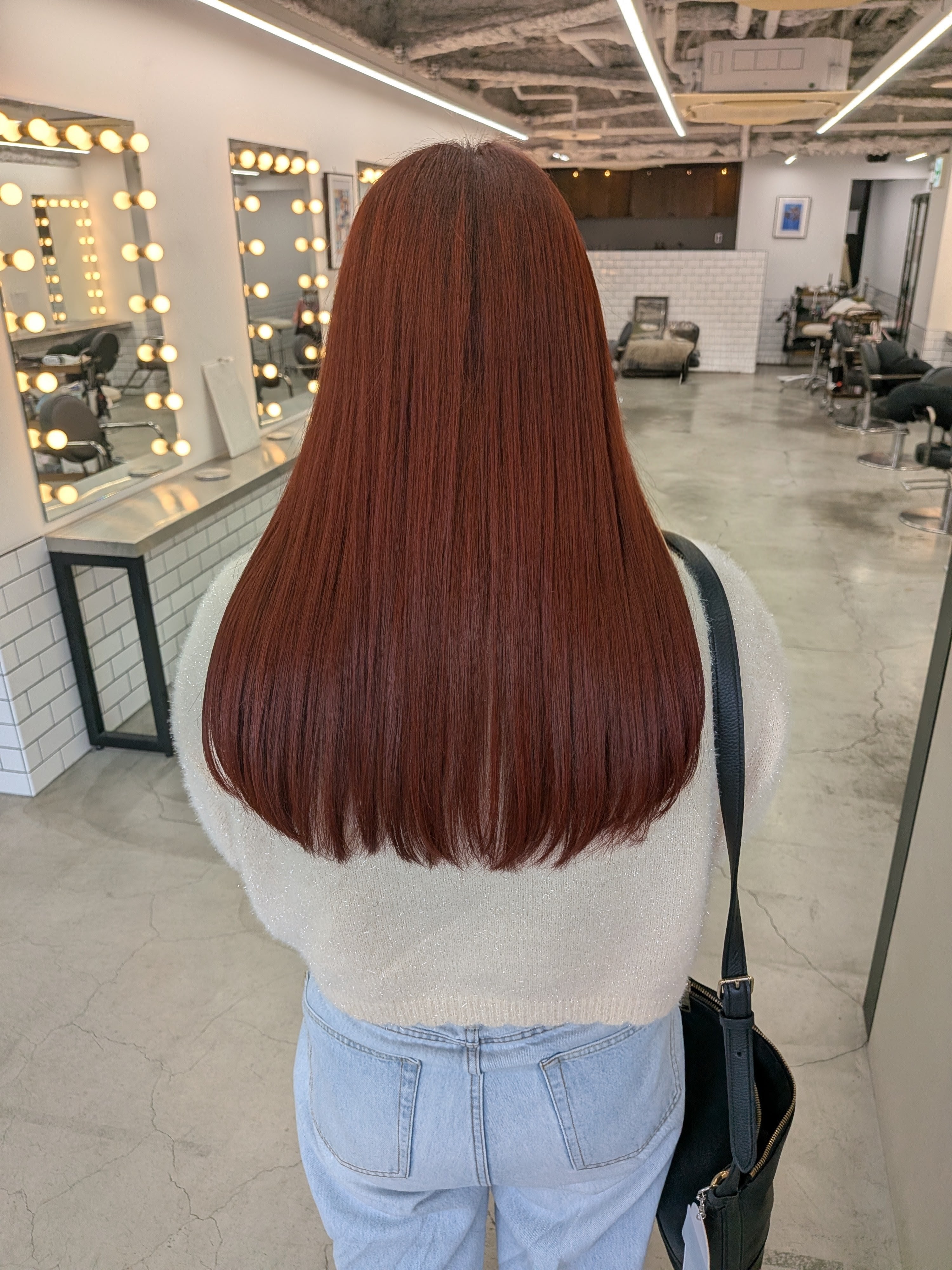 ⑯オレンジブラウン：大人っぽさに遊びを感じるトレンド感が魅力。肌ツヤが増して春の光で一層映えるヘアカラー。