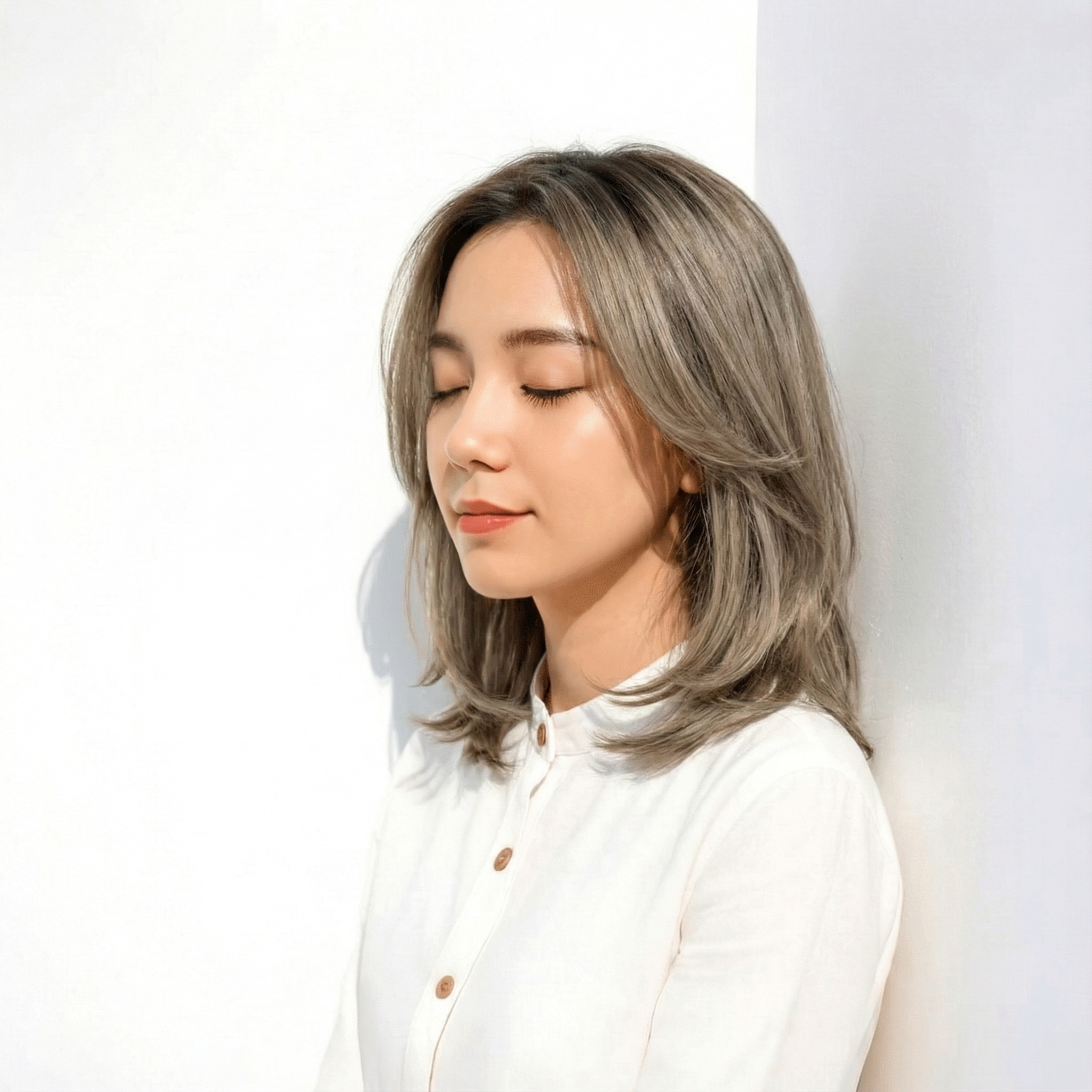 2. バレイヤージュ×ナチュラルベージュ：柔らかさを引き出す上品なグラデーション