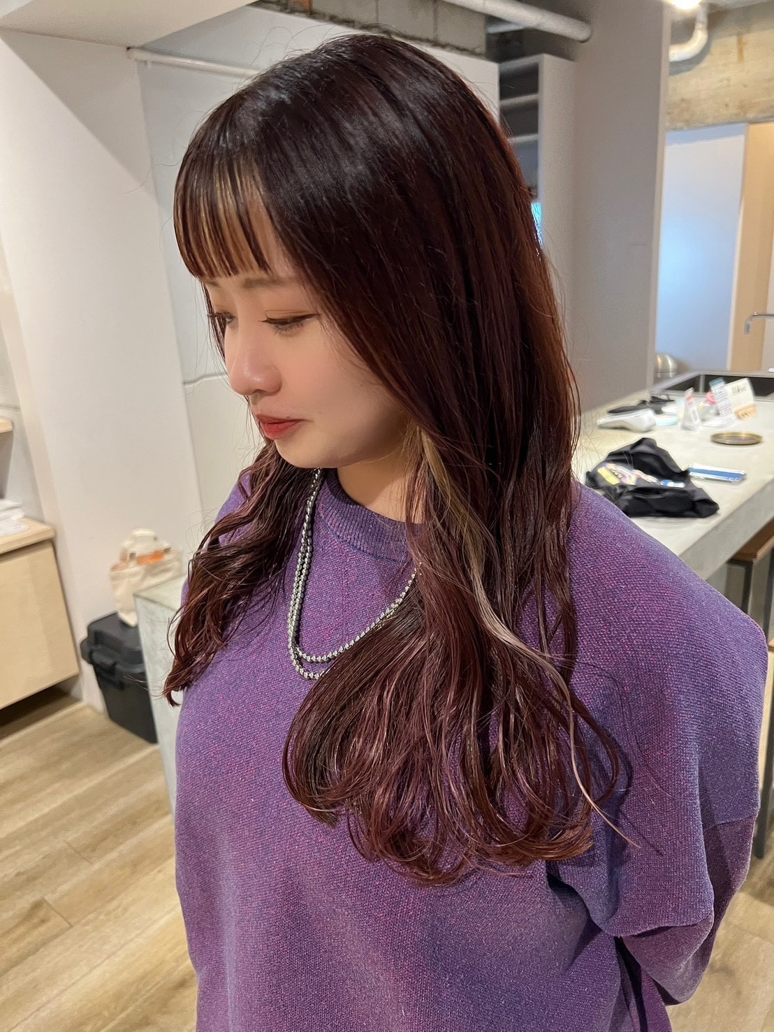 1. ピンクバイオレット：深み発色で大人の色気をまとうカラー