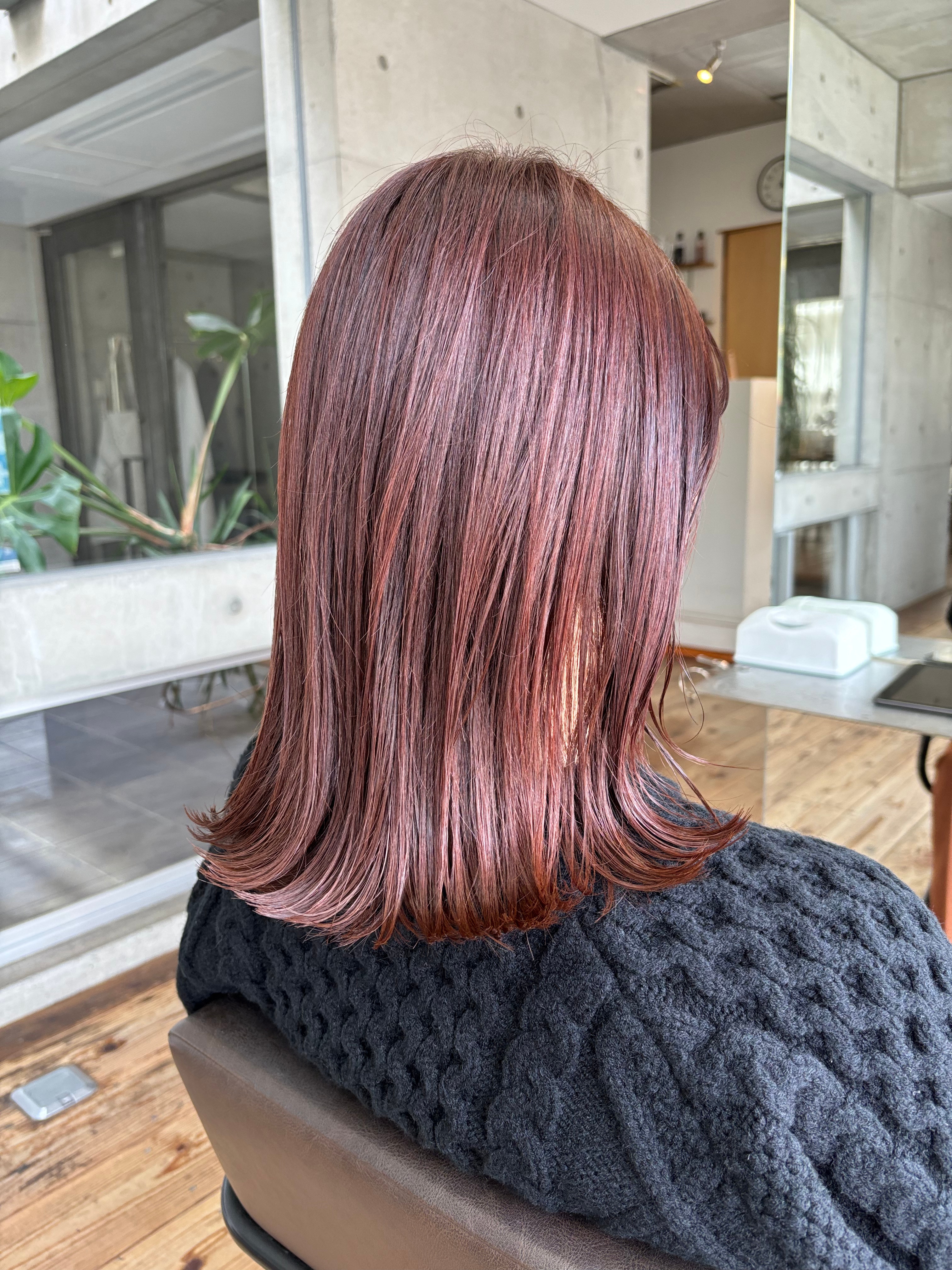 2. ピンクバイオレット：暗髪でも映える洗練バイオレット