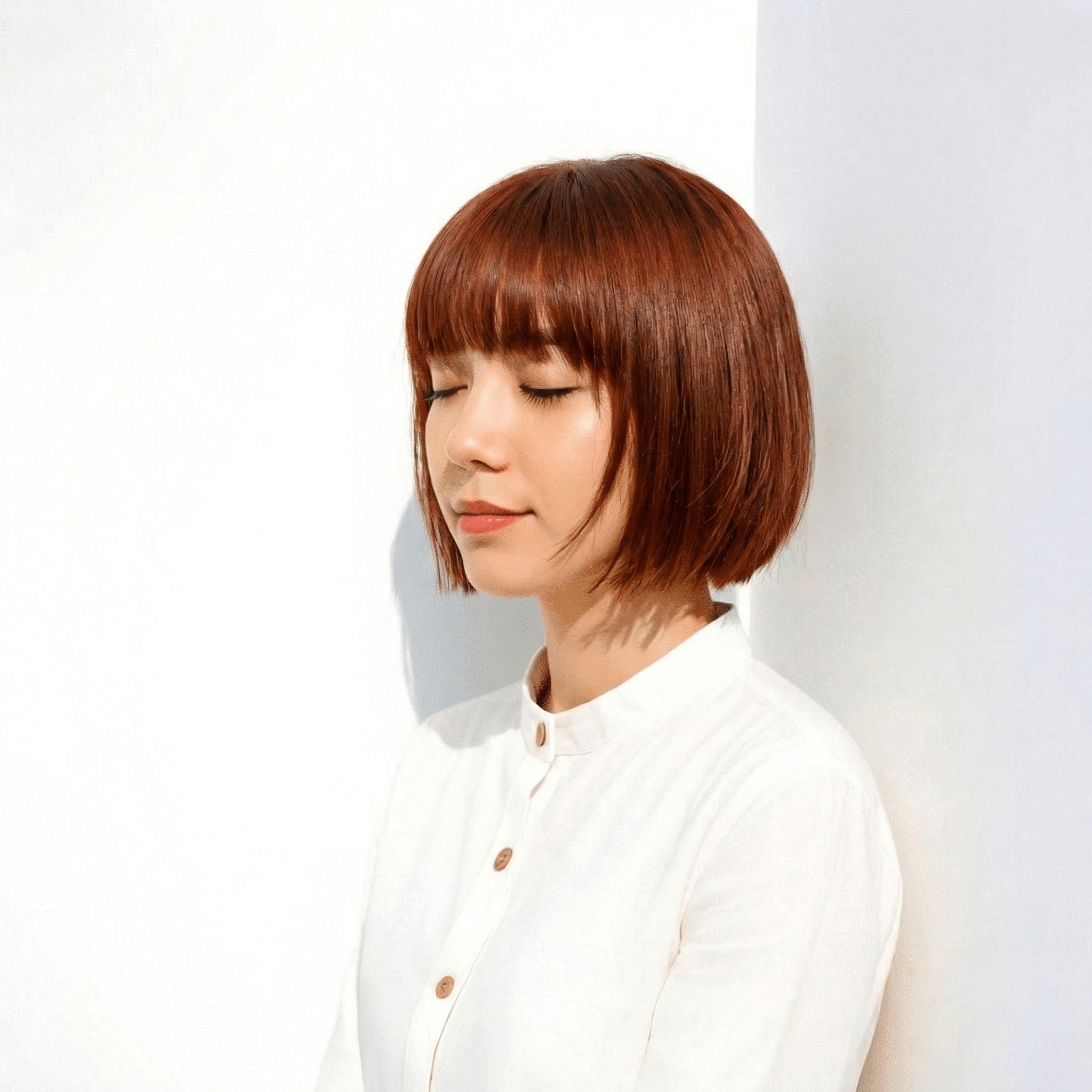 ①コンパクトボブ×ピンクベージュ：さりげない華やかさ