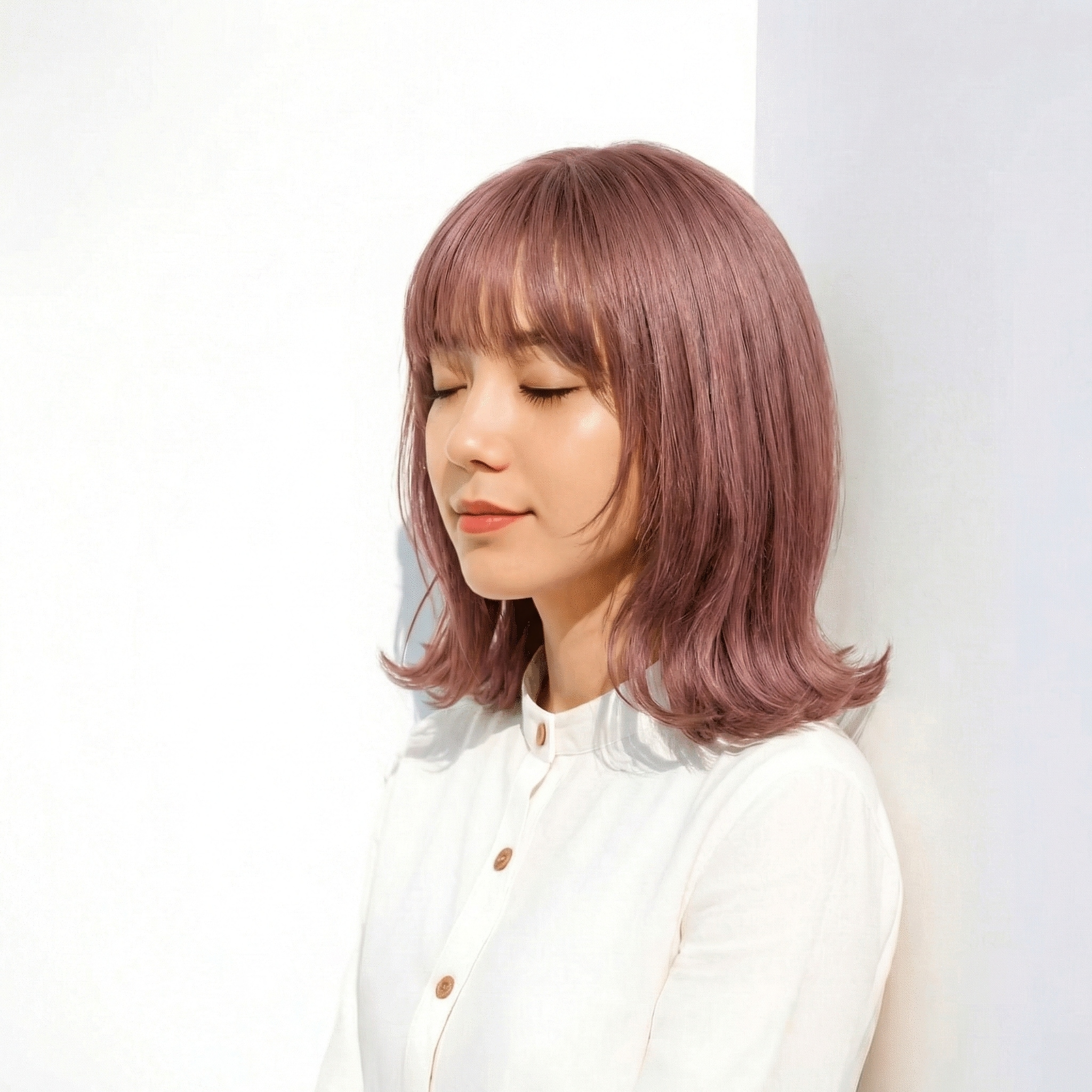 ③くすみピンクベージュ×ミディアム：甘さを抑えた大人カラー