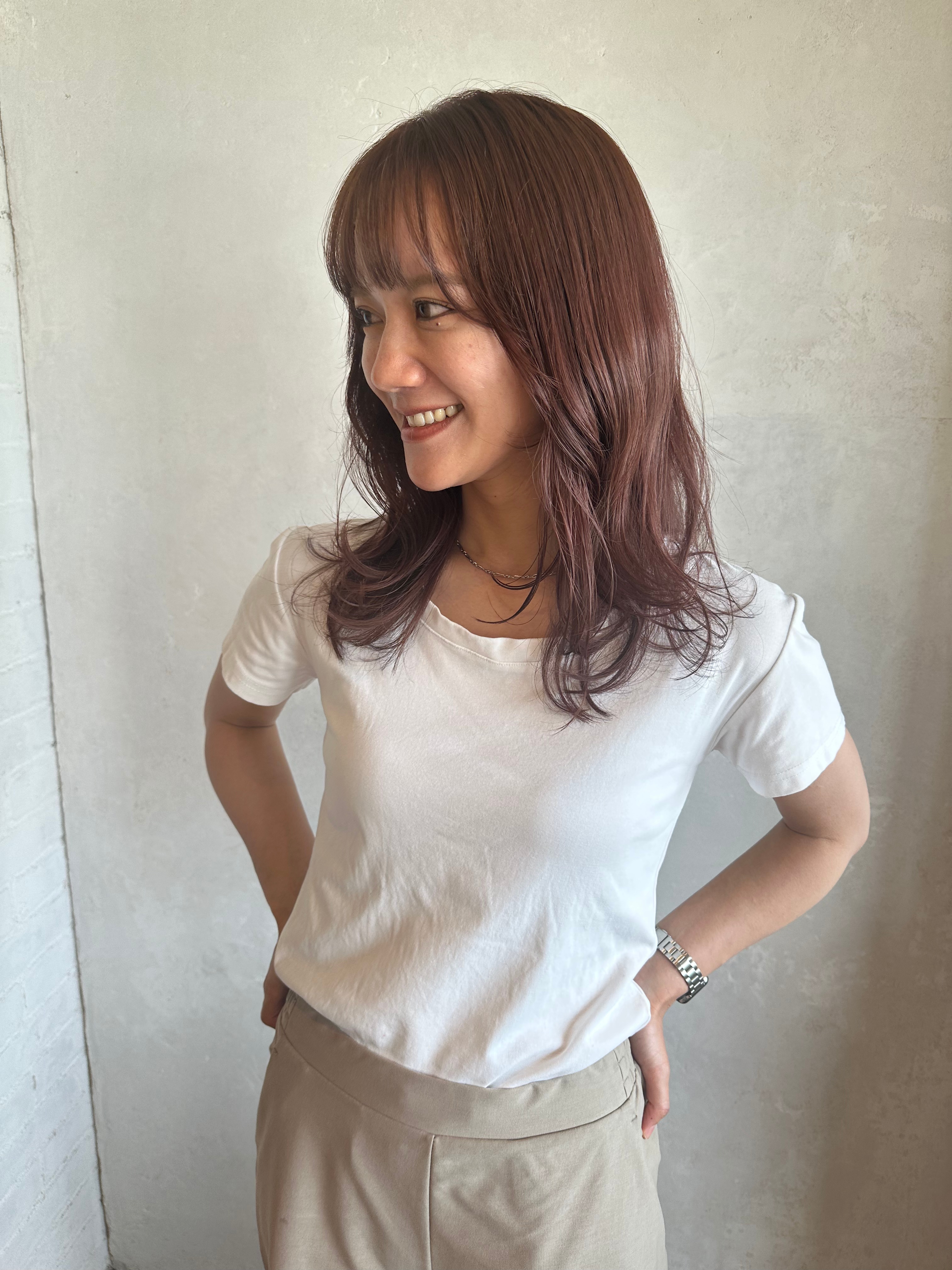 ⑭ホワイトピンク：太陽に映えるピンク×白のハイトーンが可愛い！2026年も人気間違いなしの大人気トレンドヘアカラー。