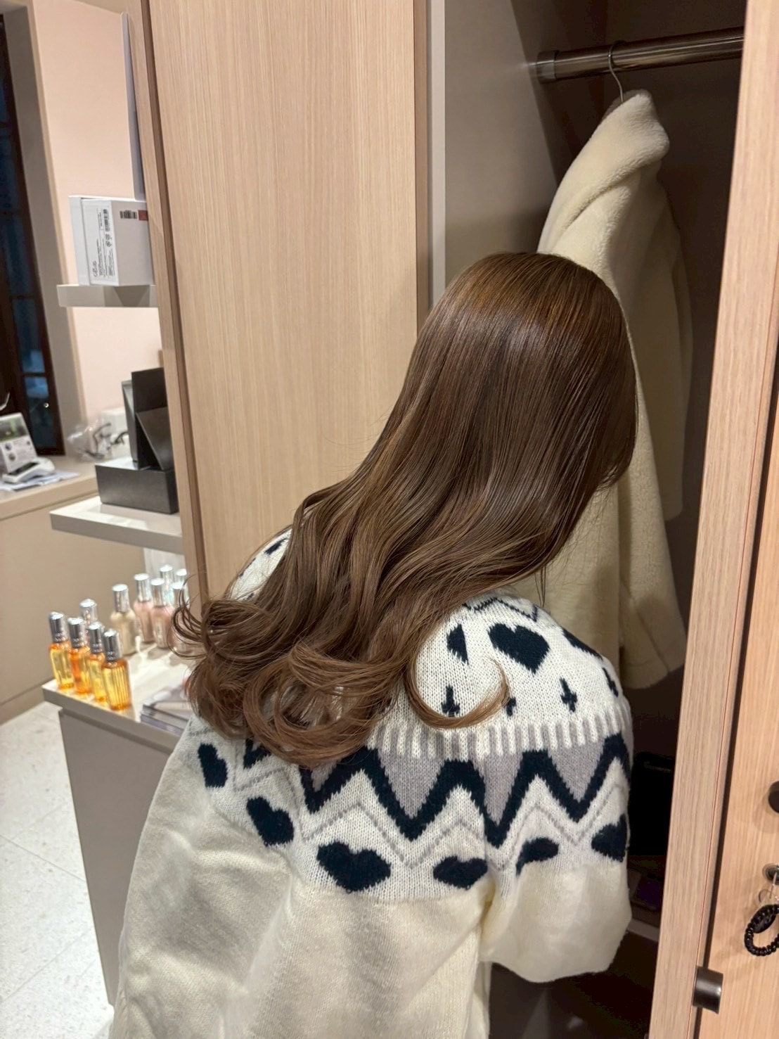 3. ココアブラウンベージュ：赤みを活かした大人の艶ベージュ