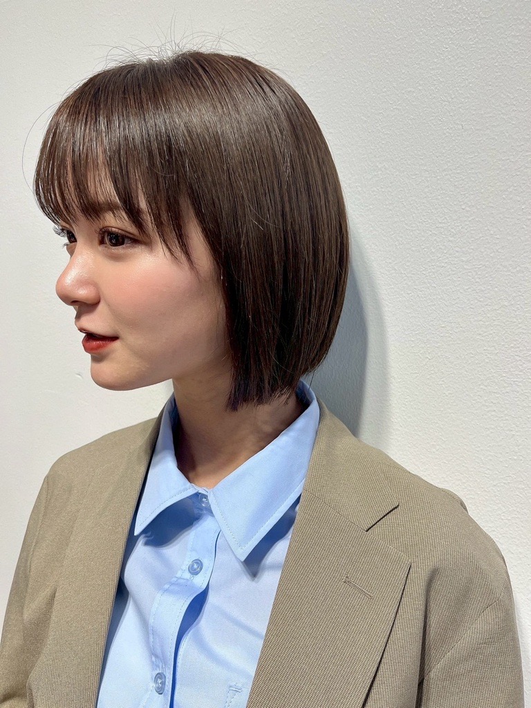 ④くすみベージュ：赤みを抑えたまろやかな色み。やわらかく洗練された秋ベージュ