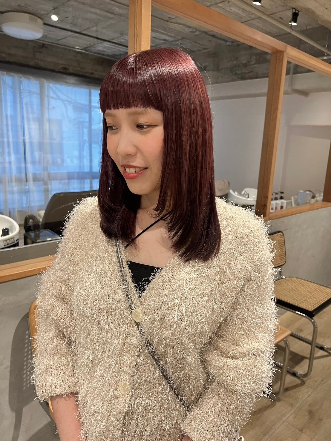 1. ボルドーレッド：透明感を引き立てる濃密ワインカラー