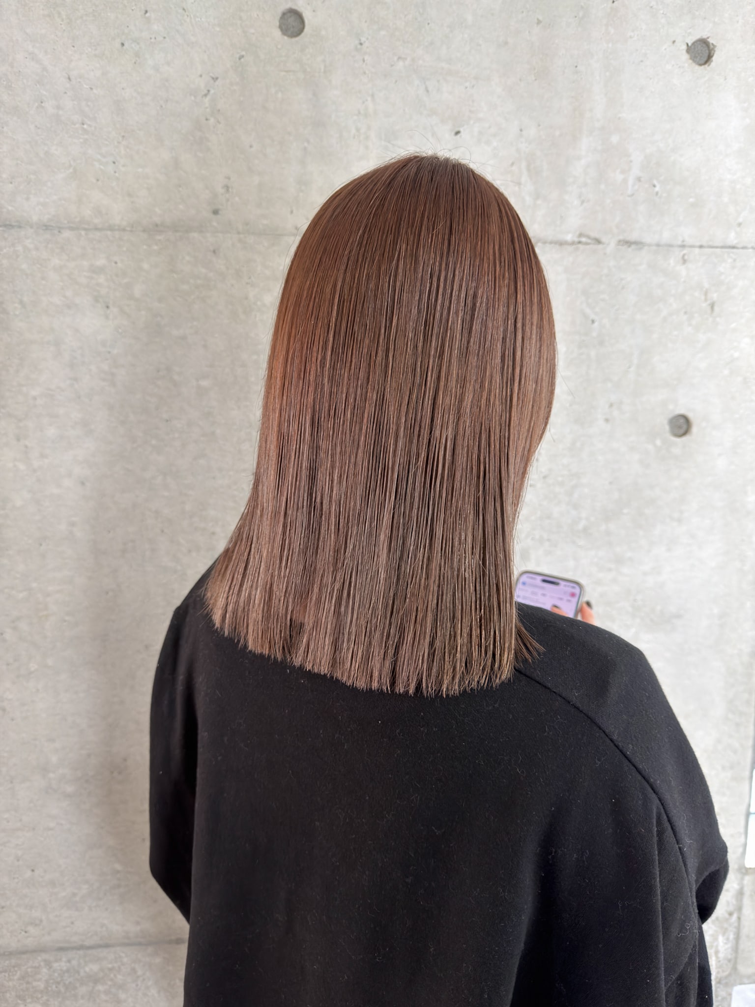 1. ミルクティーアッシュ：くすみ寒色で軽やかに垢抜けるカラー