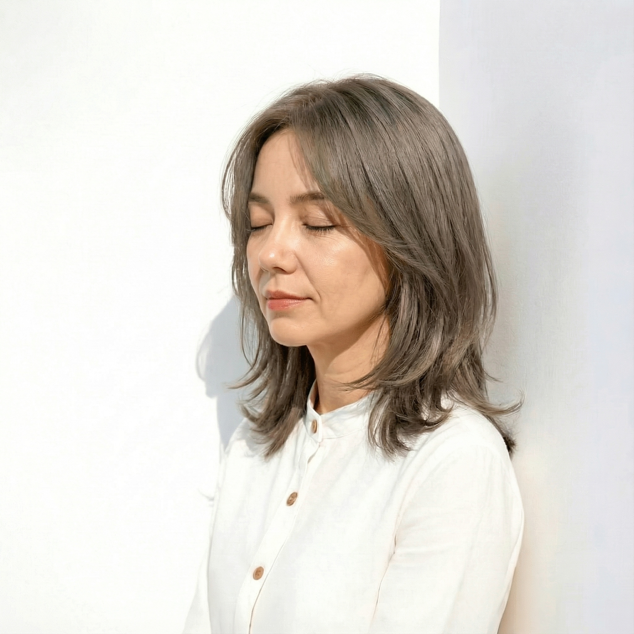 上品なくすみ感で白髪がなじむアッシュグレー