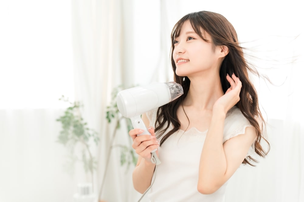 対策② ドライヤーは根元から乾かし、8割乾いたら冷風で仕上げる