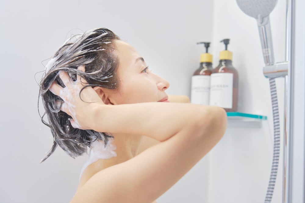 縮毛矯正を長持ちさせる正しいシャンプーのやり方