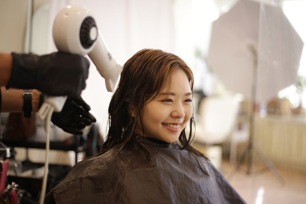 美容院で受けられるトリートメントの主な種類と特徴