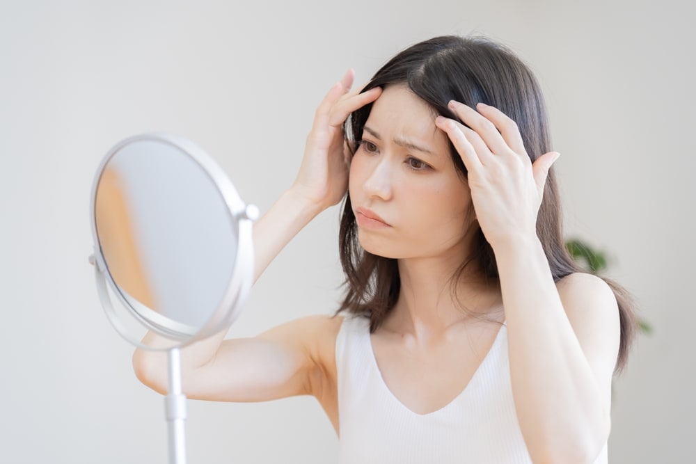 髪の毛が細くなる原因は？細く見える理由も解説