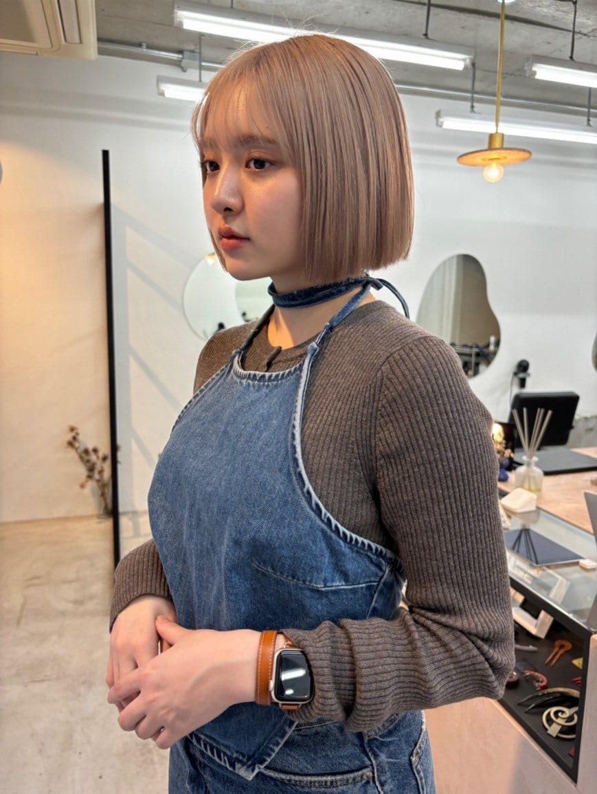 暗めミルクティーベージュ