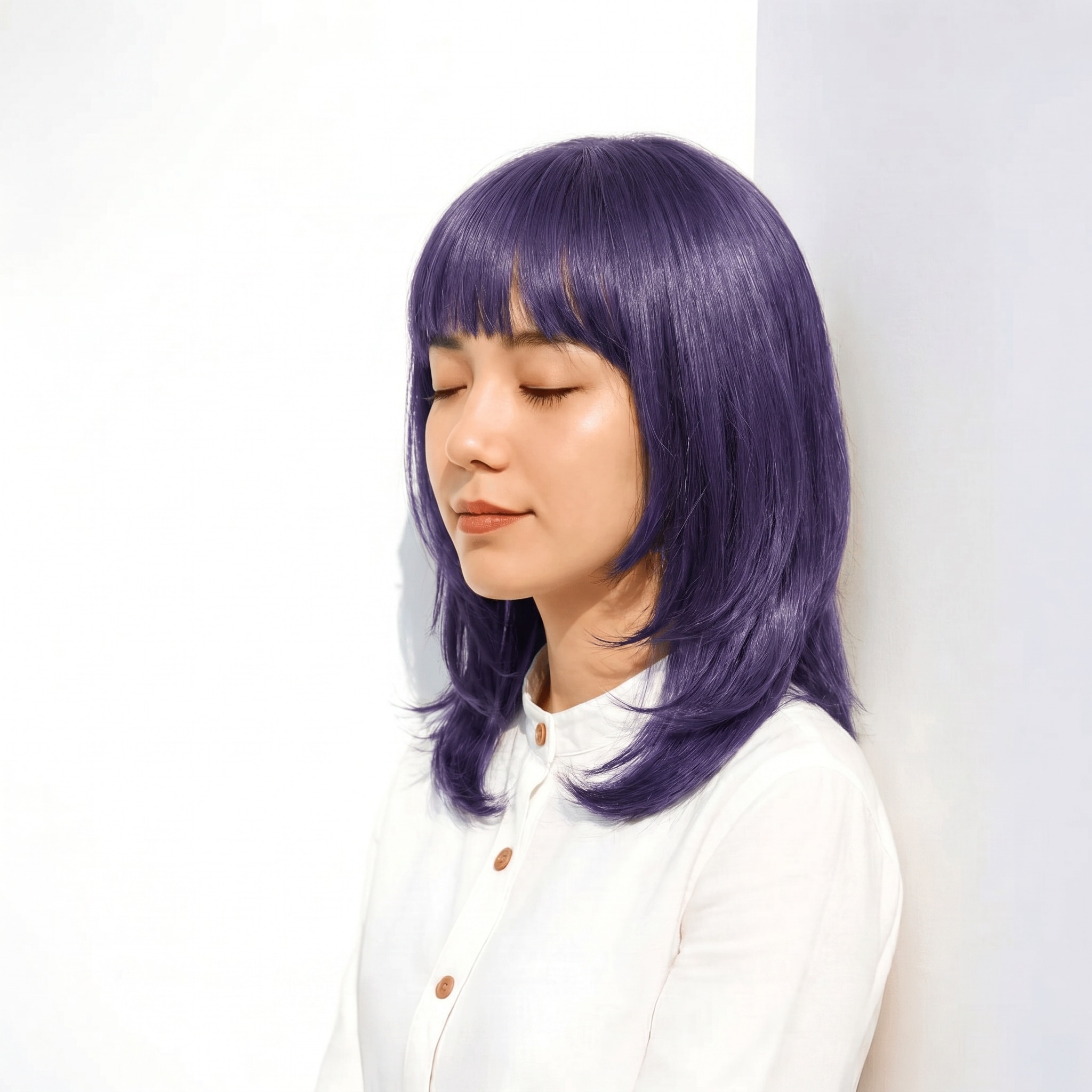 19. ブルーバイオレット×レイヤーミディアム: 顔まわりを明るく見せて、動くたび立体感をプラス