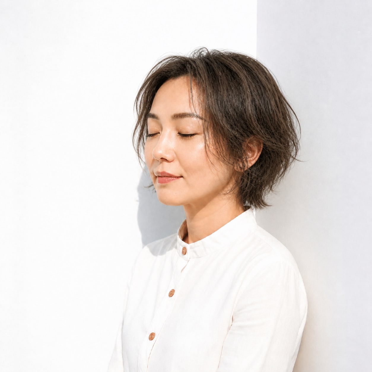 2. ウルフボブ × ラフウェーブ：40代に自然な動きを
