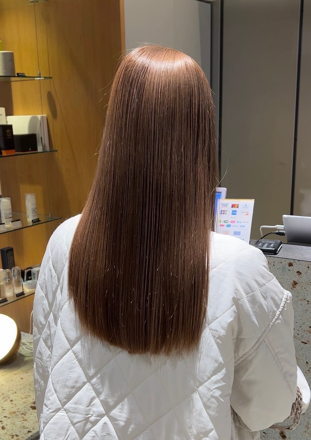 オレンジ　ストレートヘア