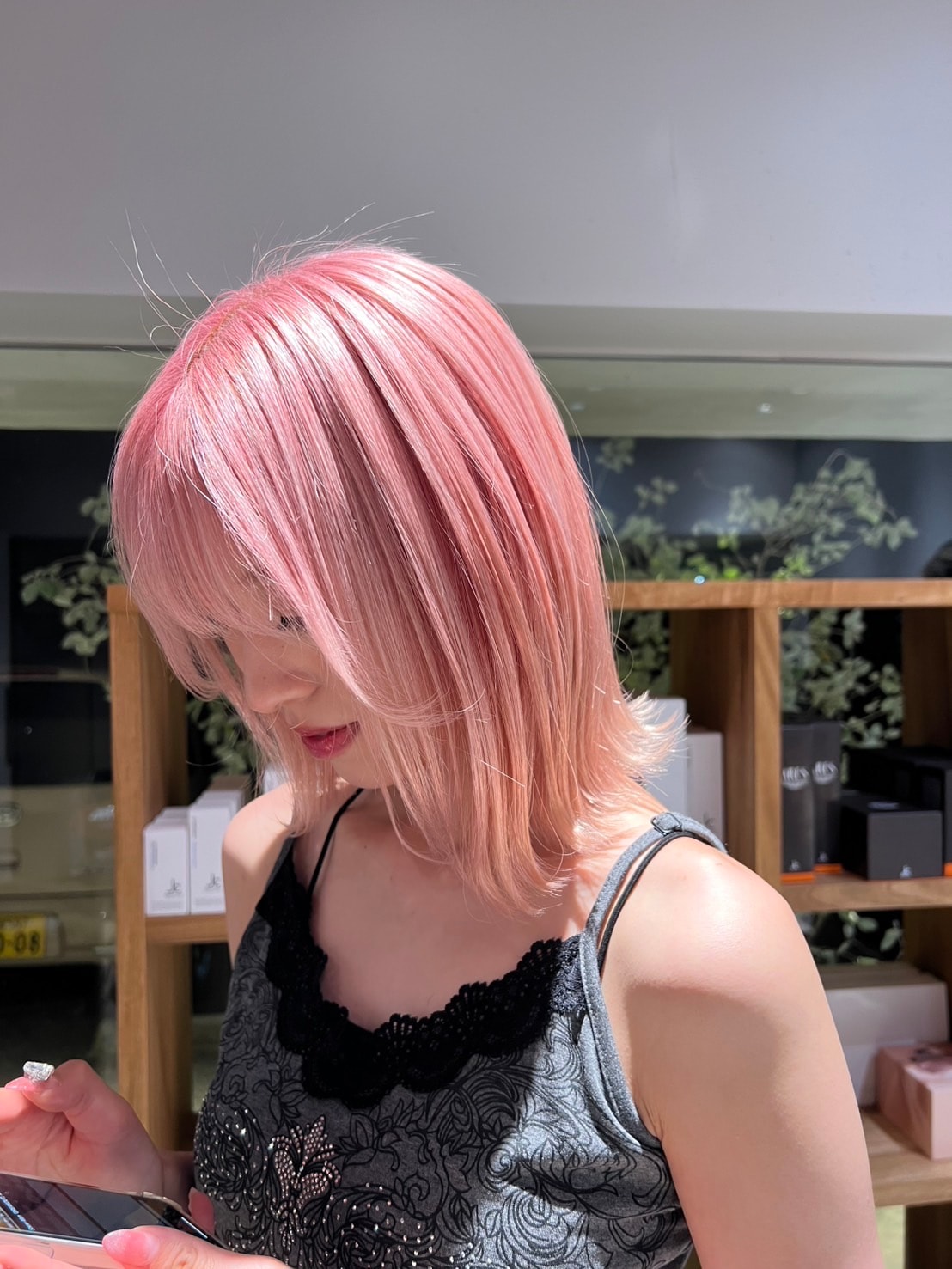 ピンクベージュ　ミディアム