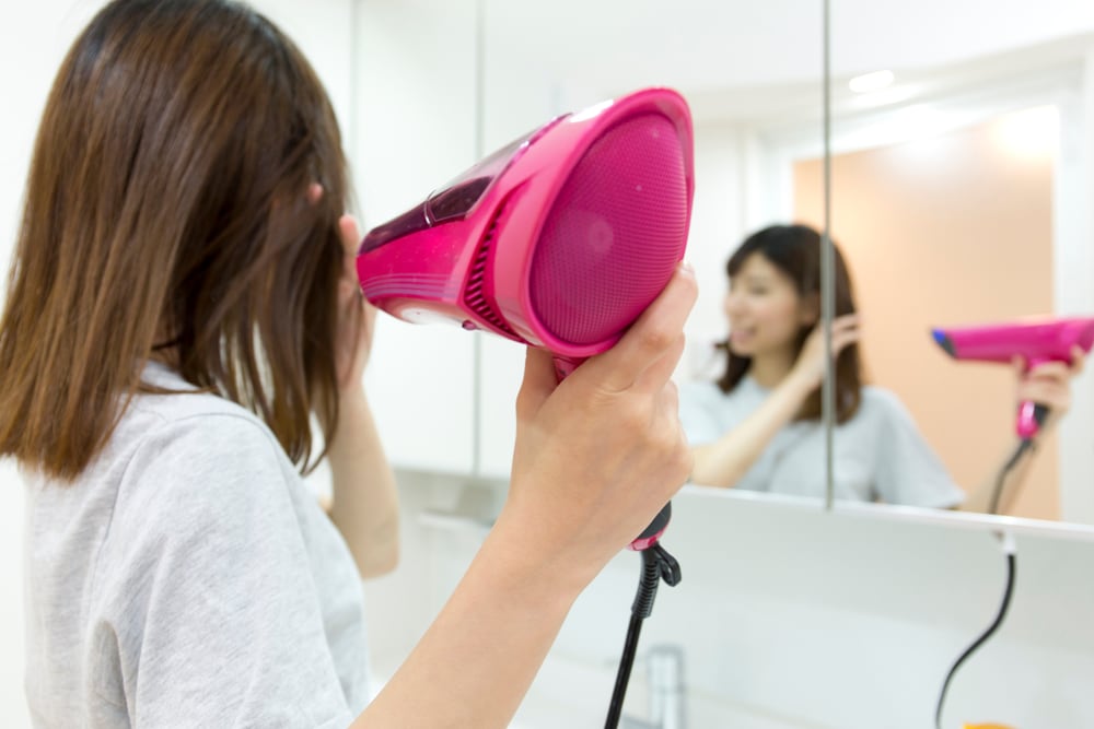 4. 汗や湿気が気になる日は根元を乾かして形を整える