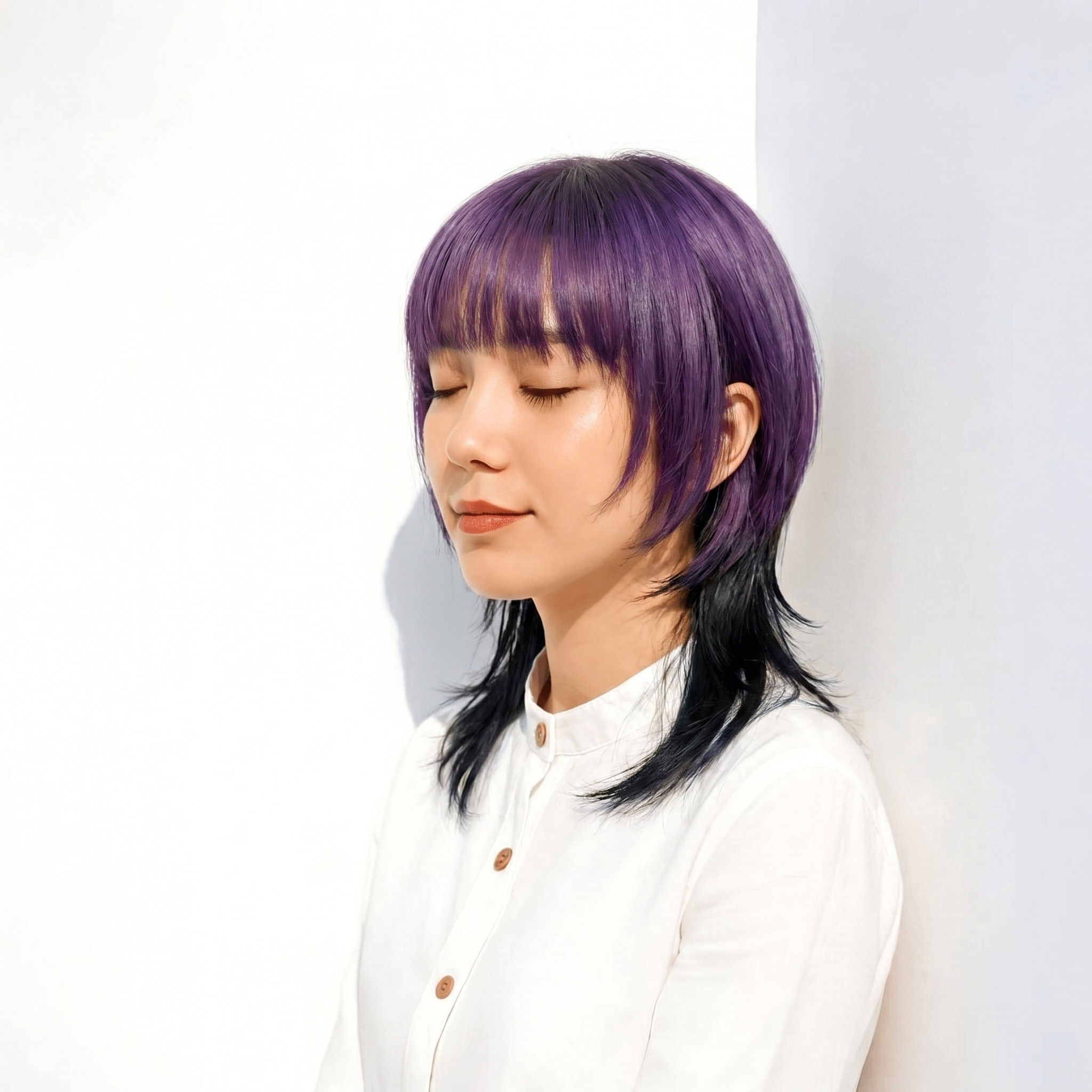5. パープルシルバー×ブルーブラックインナー: 深い青みを忍ばせて外ハネにモード感を