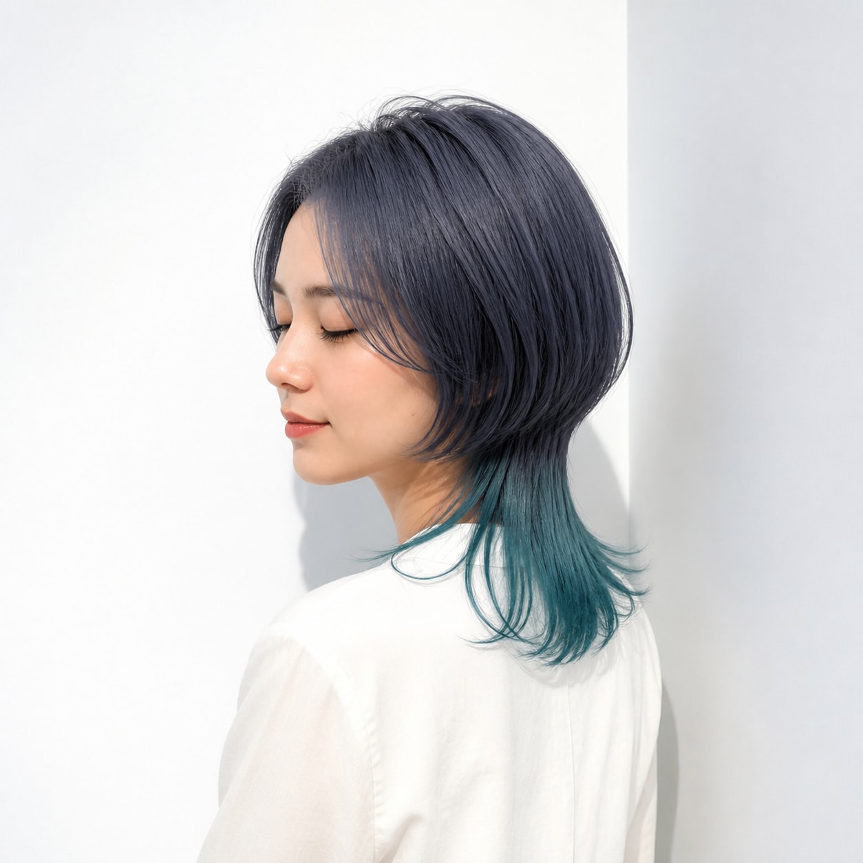6. クラゲヘア × ネイビーブルー：青の濃淡でクールに