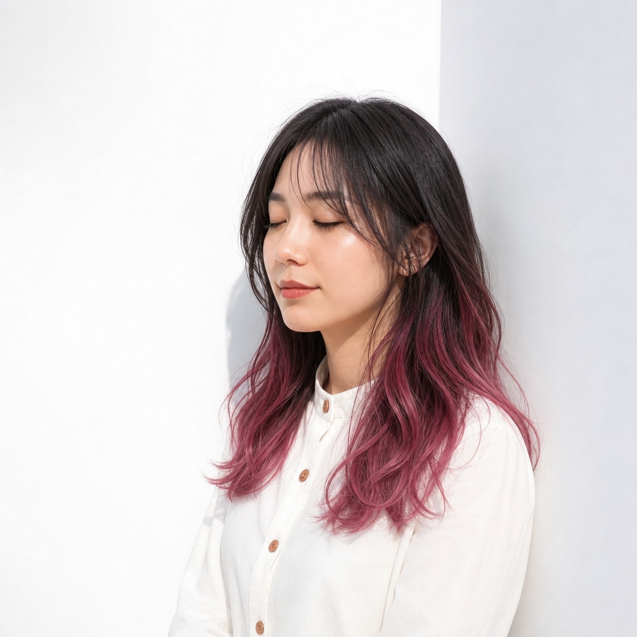 8. ピンクグラデーション×レイヤーロング: 暗髪からピンクへつながり大人っぽい華やかさが出る