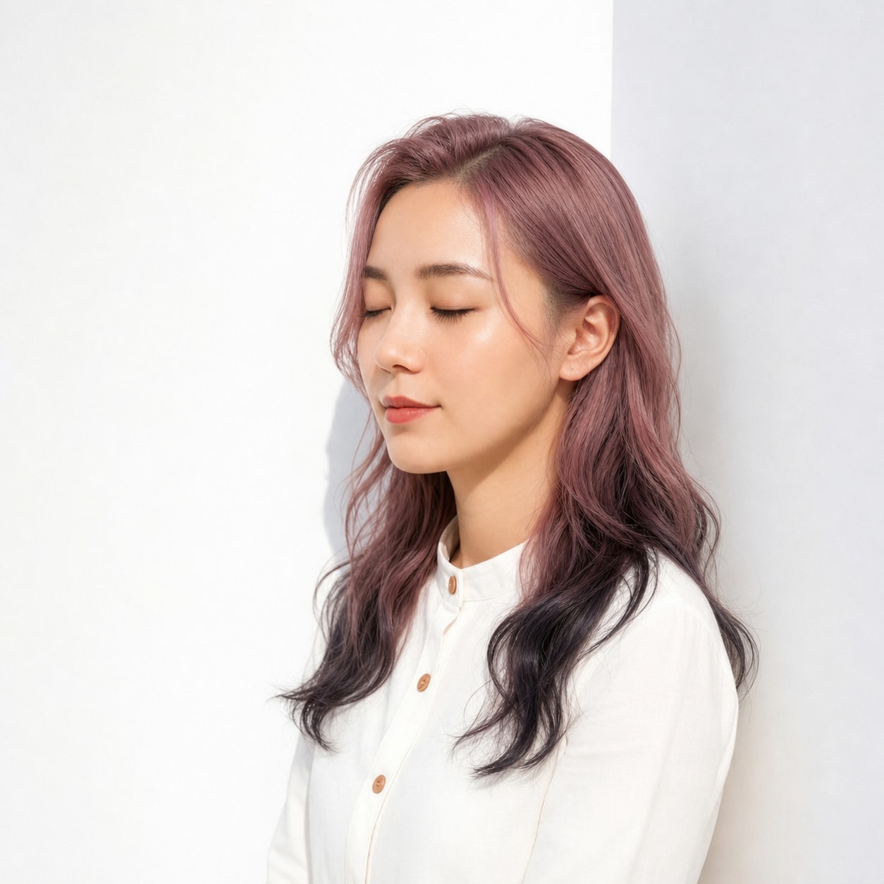 9. ピンクグラデーション×レイヤーロング: モーヴピンクで甘さを抑えた落ち着きが出る
