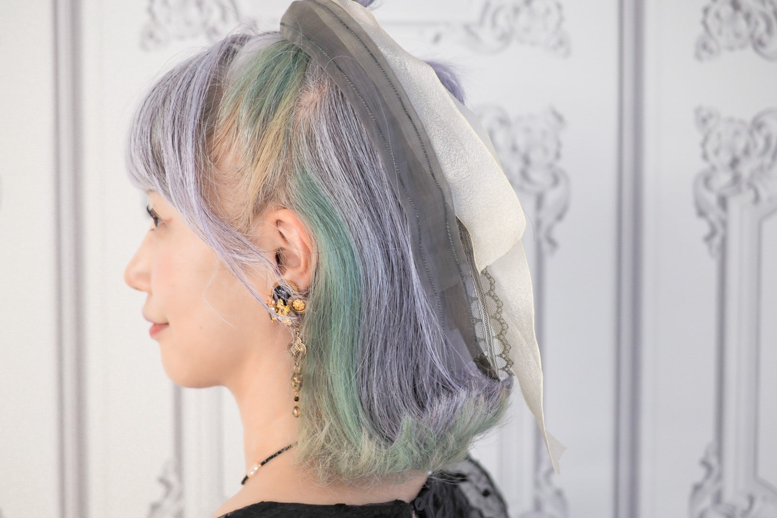 紫と金髪と緑のグラデーションがきれいな姫さんのヘアカラー