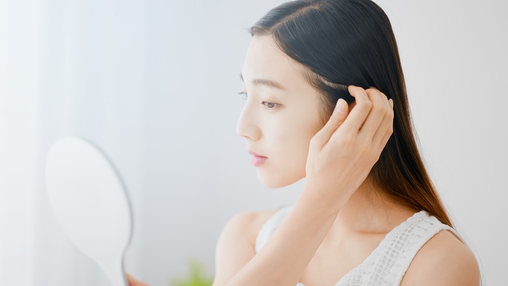 1. 白髪染めを使って白髪をカバー