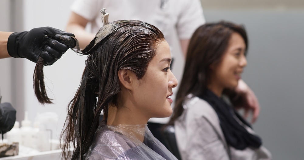 ヘアマニキュアで髪が染まる仕組み
