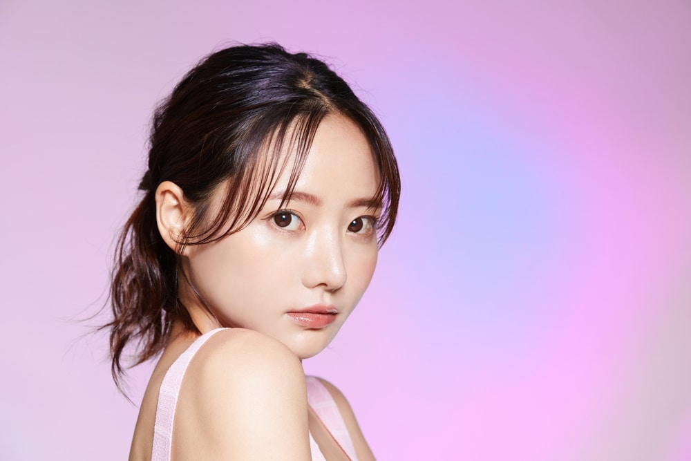 垢抜けのコツ6. 惹き込まれる目元にデザインしよう