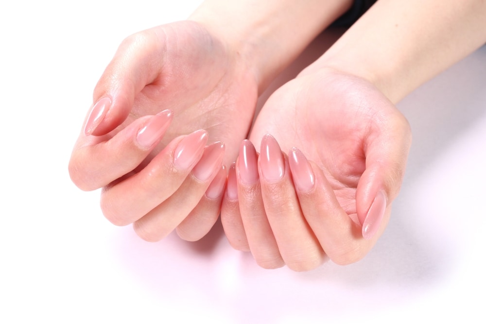 垢抜けのコツ8. ネイルで指先のおしゃれ度をUP