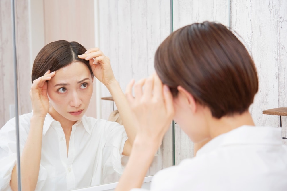 30代なのに白髪が増えてショック。原因・対策・予防法を専門家が徹底解説！