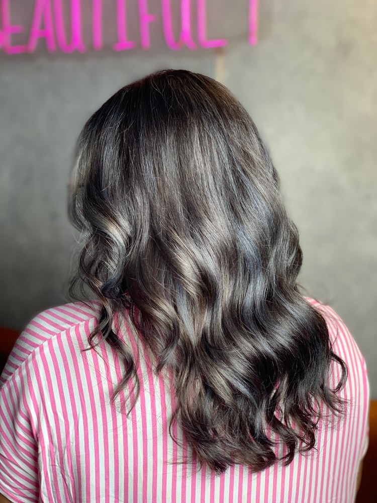 色みは「アッシュ系」が人気