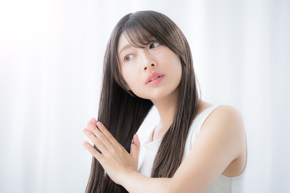 
ヘアオイルの正しい使い方とは？朝と夜の効果的な使い分け方も徹底解説！
