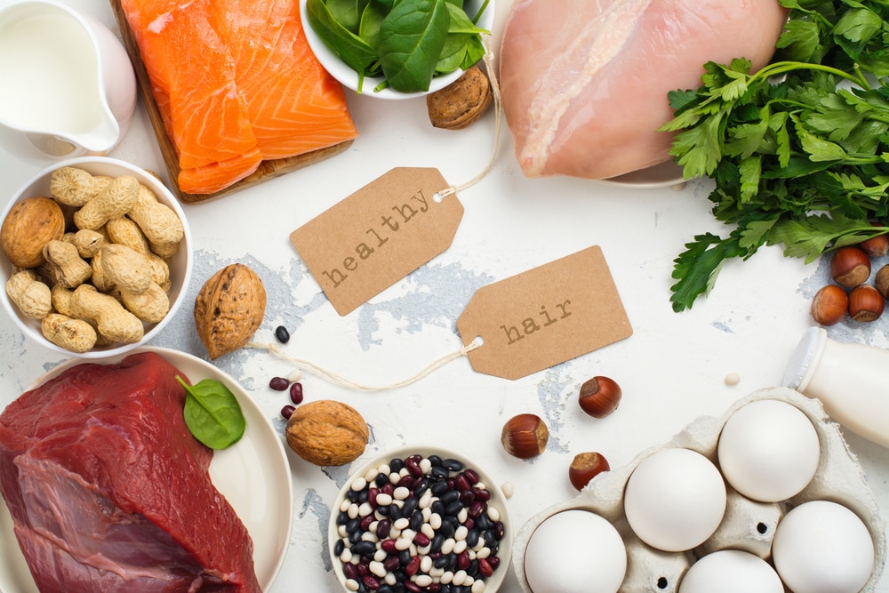 
白髪は食べ物で予防できる？ 栄養と白髪の関係を専門家が解説！
