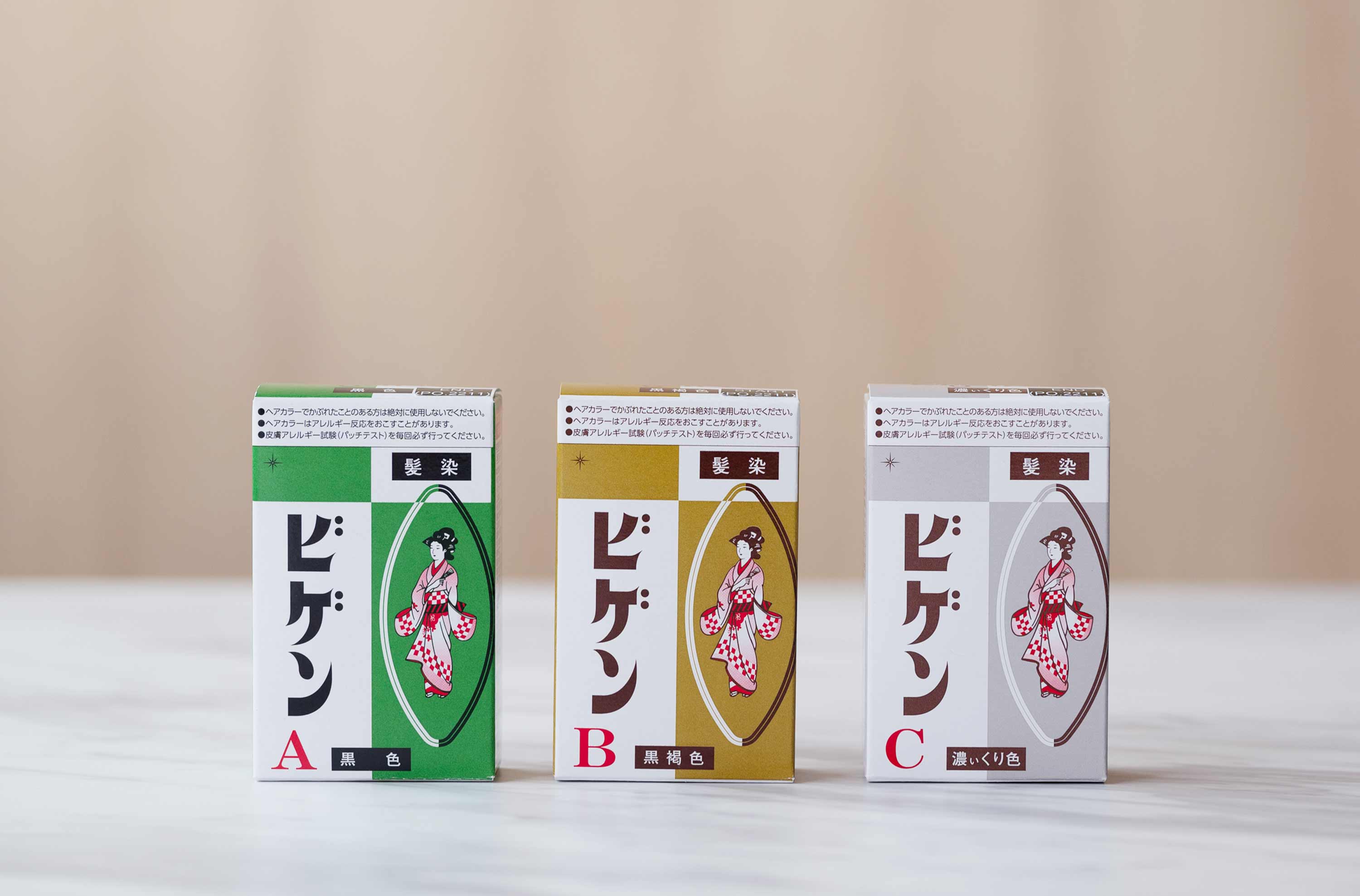 日本で今も販売されている粉末タイプのビゲン。その歴史は昭和32年発売の「ビゲンホーユー」に遡る。