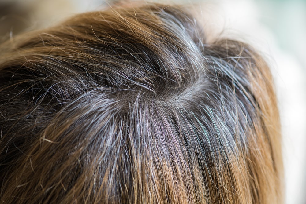白髪染めはリタッチばかりで大丈夫?頭皮への影響や理想的な頻度を解説!