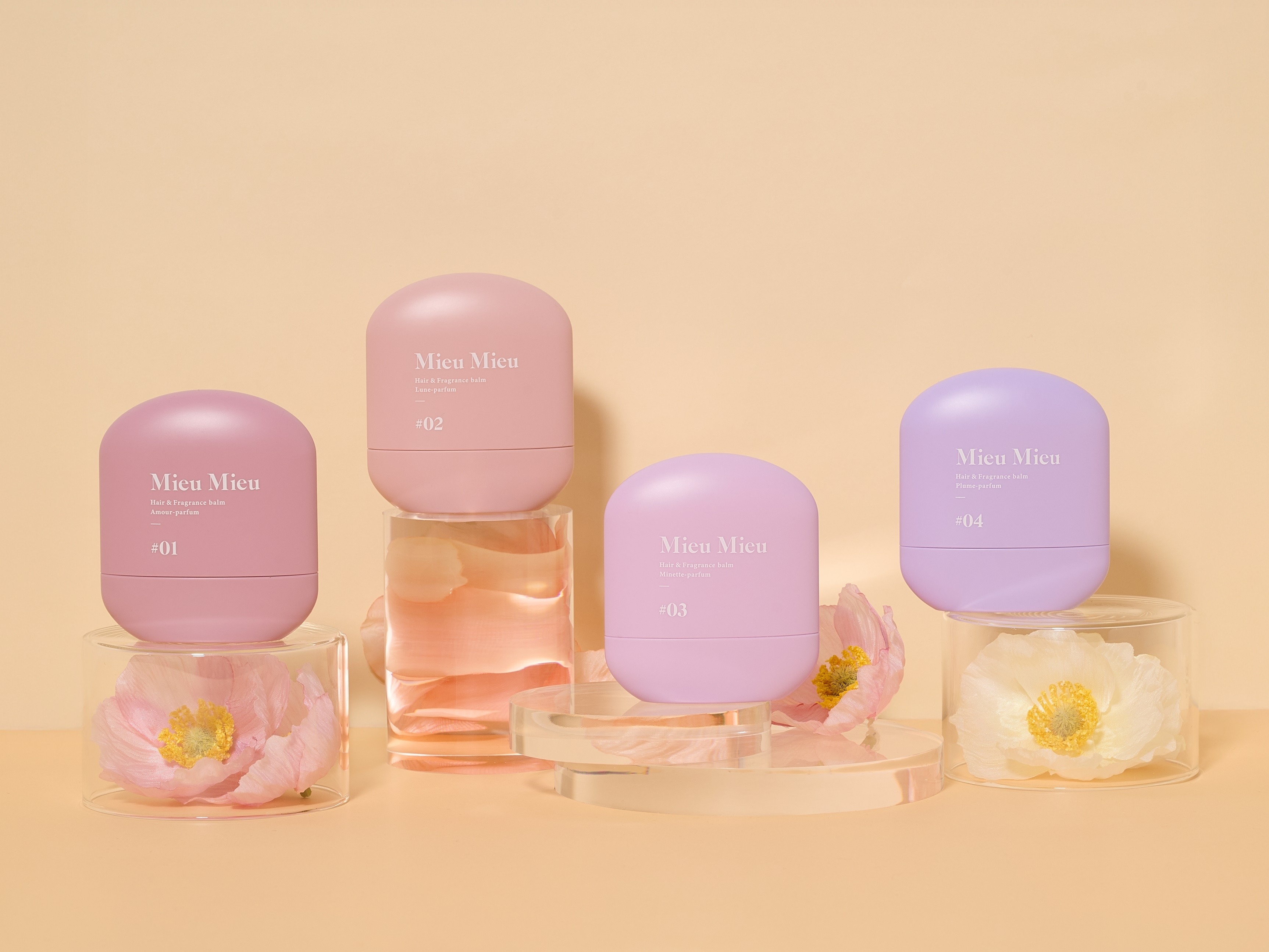 香りも髪も。“全方位”可愛く♡ アホ毛を抑えながら練り香水としても